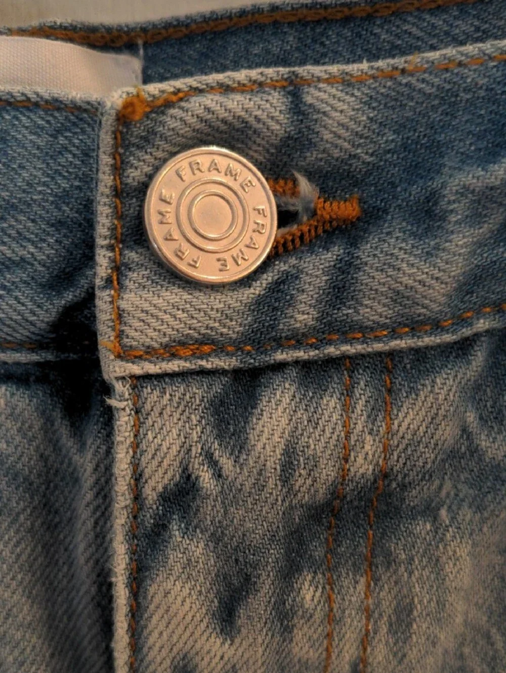 FRAME Light Blue Denim Jeans - Size 26, Style LBR385 Clash. High Rise, New,